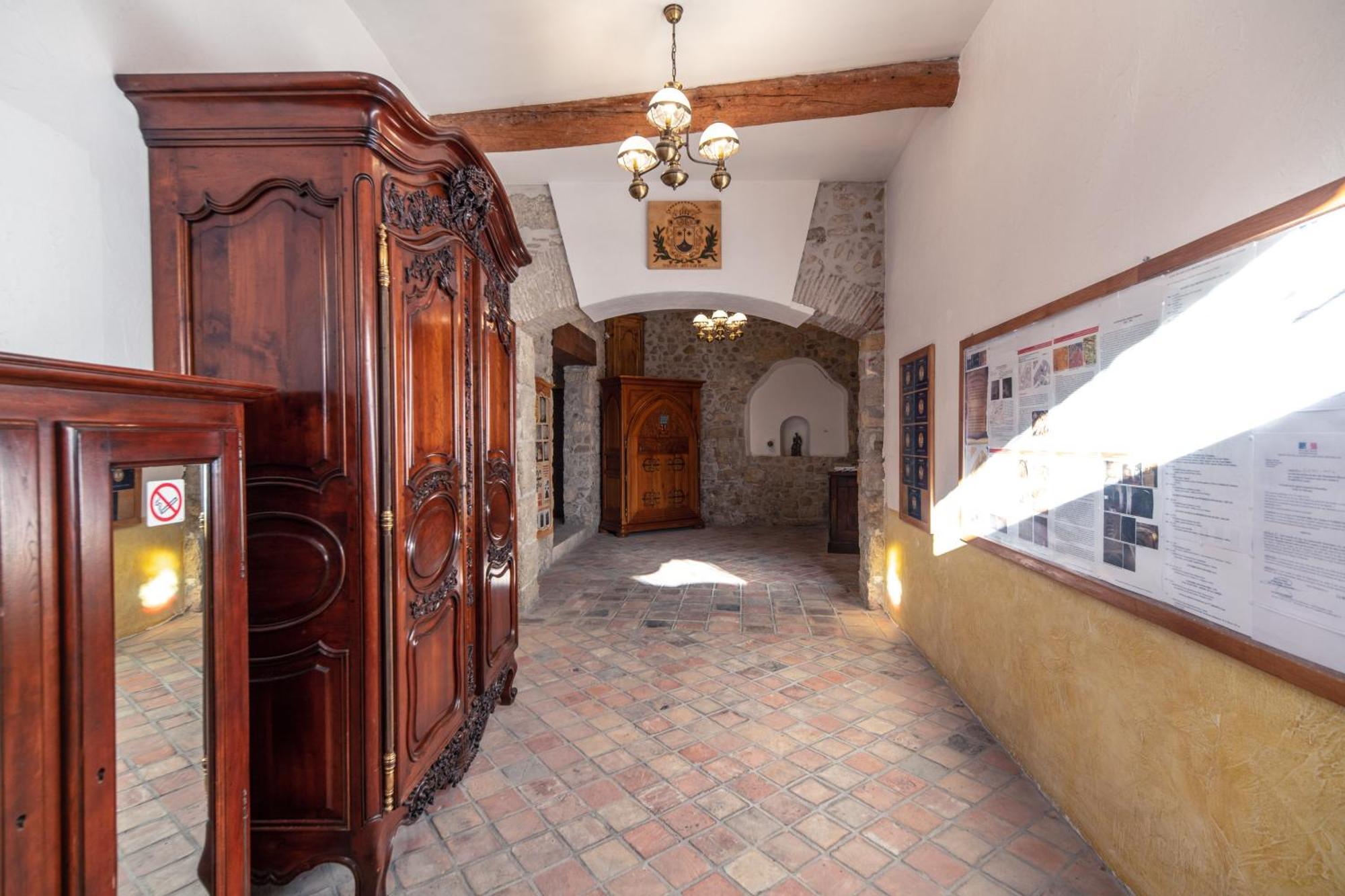 Studio Dans L'Eglise Du Couvent Narbonne Extérieur photo